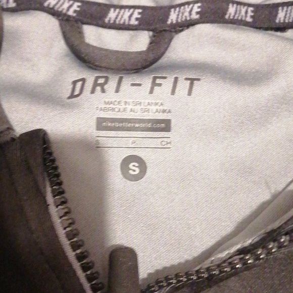 Nike's sweater zip up - Picture 2 of 3